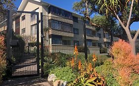 Sundrenched 2 Bed 2 Bath Apartment + Sea Views